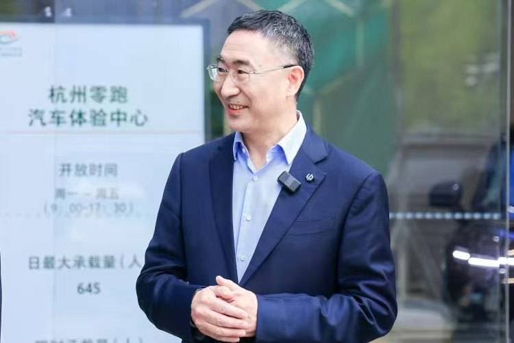 icmarkets外汇交易平台定州市举行无人机编队飞行表演